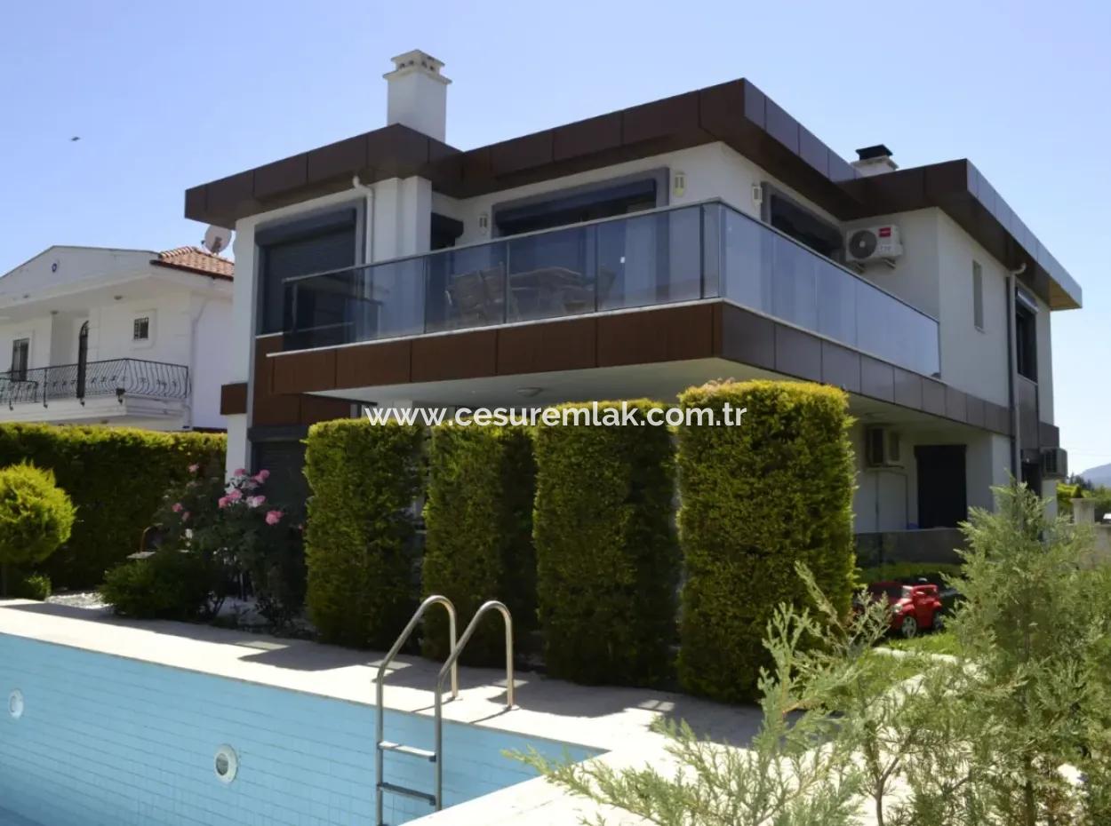 Karaçalıda Havuzlu 4+1 Şömineli Satılık Villa Ref.kodu:6490