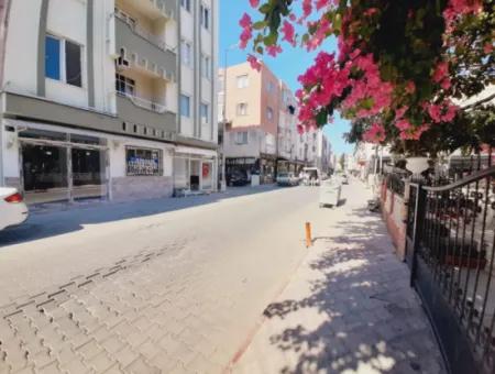 Şehit Karaoğlanoğlu Caddesinde 231M2 Satılık Dükkan Refkodu:2648