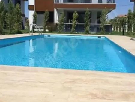 Karaçalıda Havuzlu 4+1 Şömineli Satılık Villa Ref.kodu:6490