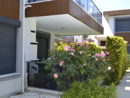 Karaçalıda Havuzlu 4+1 Şömineli Satılık Villa Ref.kodu:6490