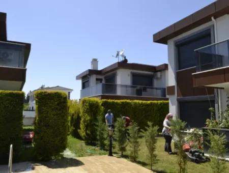 Karaçalıda Havuzlu 4+1 Şömineli Satılık Villa Ref.kodu:6490