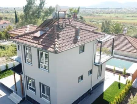 Cesur Emlak'tan Kiralık Eşyalı 3+1 Müstakil Villa