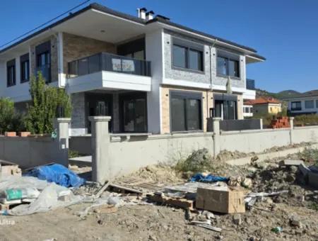 Dalaman Karaçalı'da İkiz Nizam Satılık Havuzlu 3+1 165M2 Kullanımlı Villa