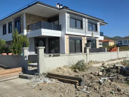 Dalaman Karaçalı'da İkiz Nizam Satılık Havuzlu 3+1 165M2 Kullanımlı Villa