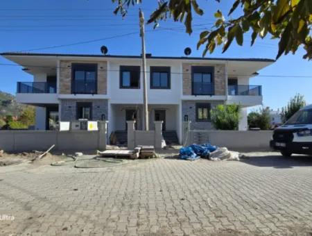 Dalaman Karaçalı'da İkiz Nizam Satılık Havuzlu 3+1 165M2 Kullanımlı Villa