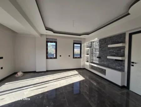 Cesur Emlak'tan Satılık 4+2 205M2 Havuzlu Triplex Villa