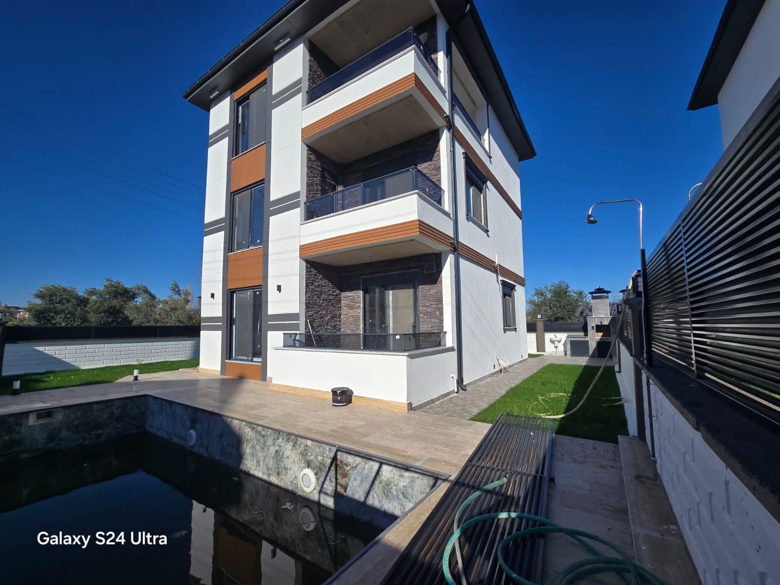 PAZARLIKSIZ SON FİYATLA Satılık 4+2 205m2 Havuzlu Triplex VİLLA