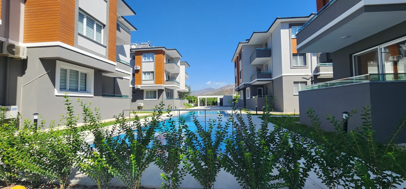 Altıntas'ta Havuzlu Sitede 1+1 Satılık Daire Ref.Kodu:6363