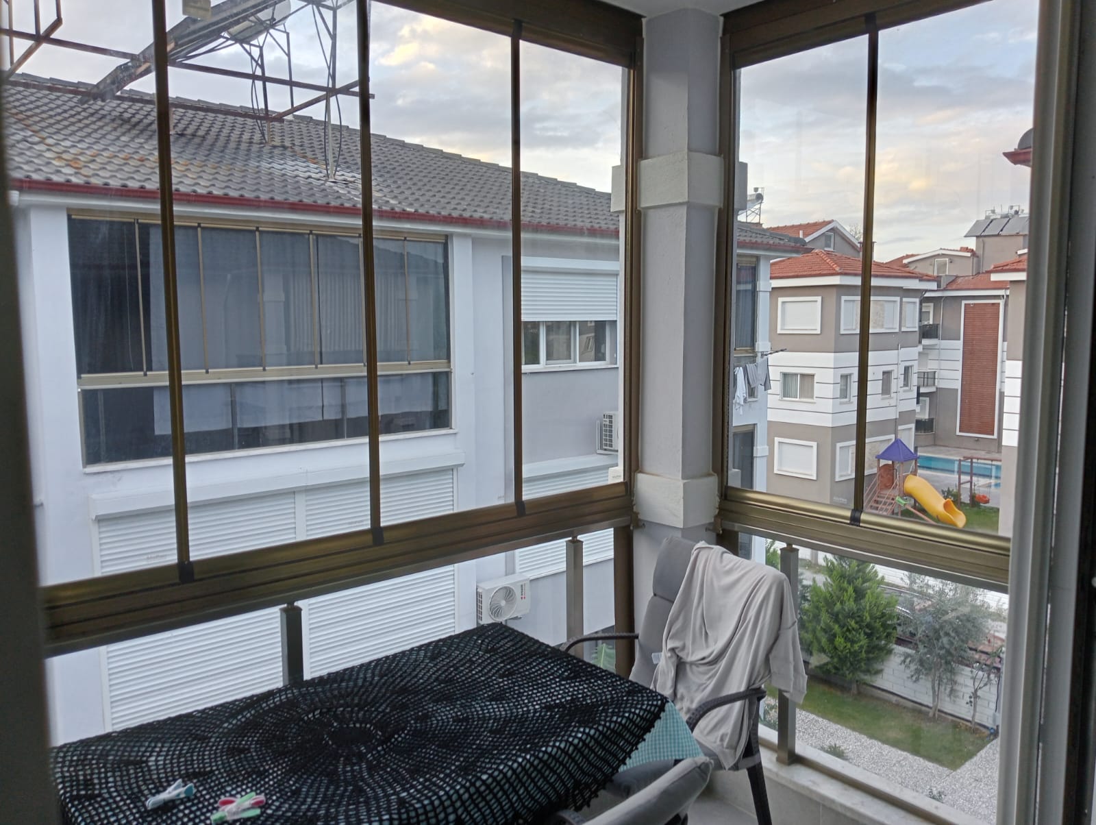 Cesur Emlak'tan Havuzlu Site de Satılık Eşyalı 1+1 65m2 Daire