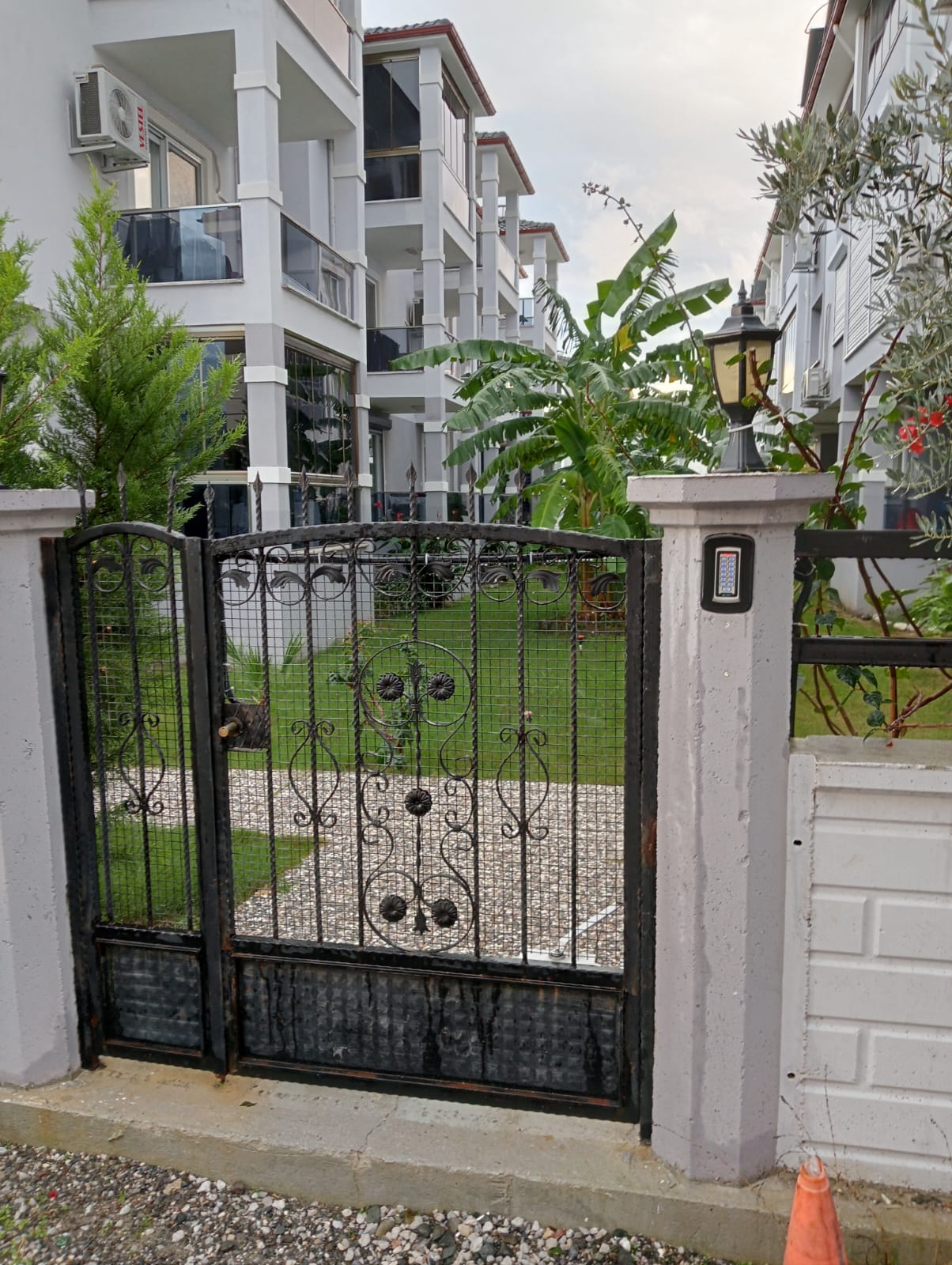 Cesur Emlak'tan Havuzlu Site de Satılık Eşyalı 1+1 65m2 Daire