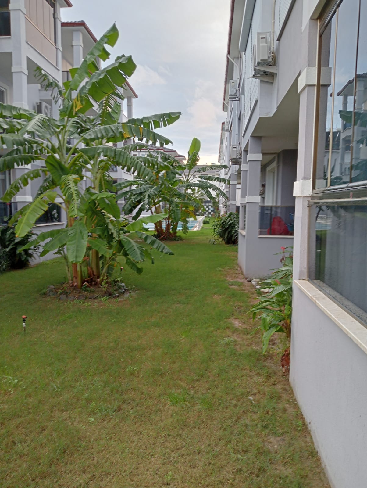 Cesur Emlak'tan Havuzlu Site de Satılık Eşyalı 1+1 65m2 Daire