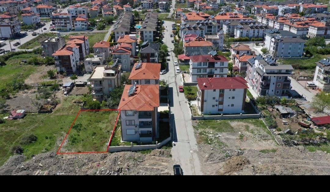 Cesur Emlak'tan Satılık Önü Yeşil Alanlı Doğu Cepheli 351m2 Arsa