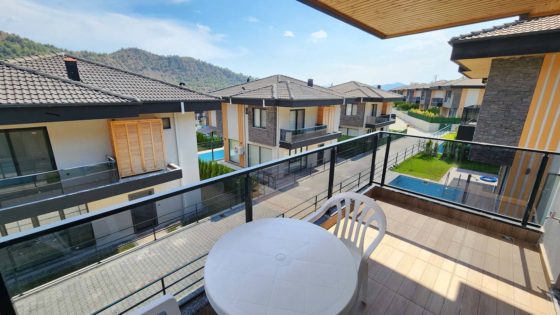 Büyük Havuzlu Sitede Satılık 2+1 Daire Ref.Kodu:7235
