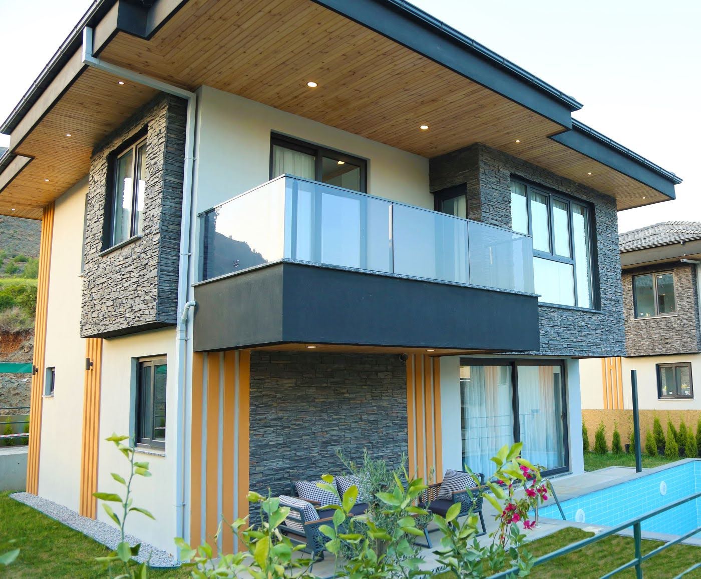 Büyük Havuzlu Sitede Satılık 2+1 Daire Ref.Kodu:7235