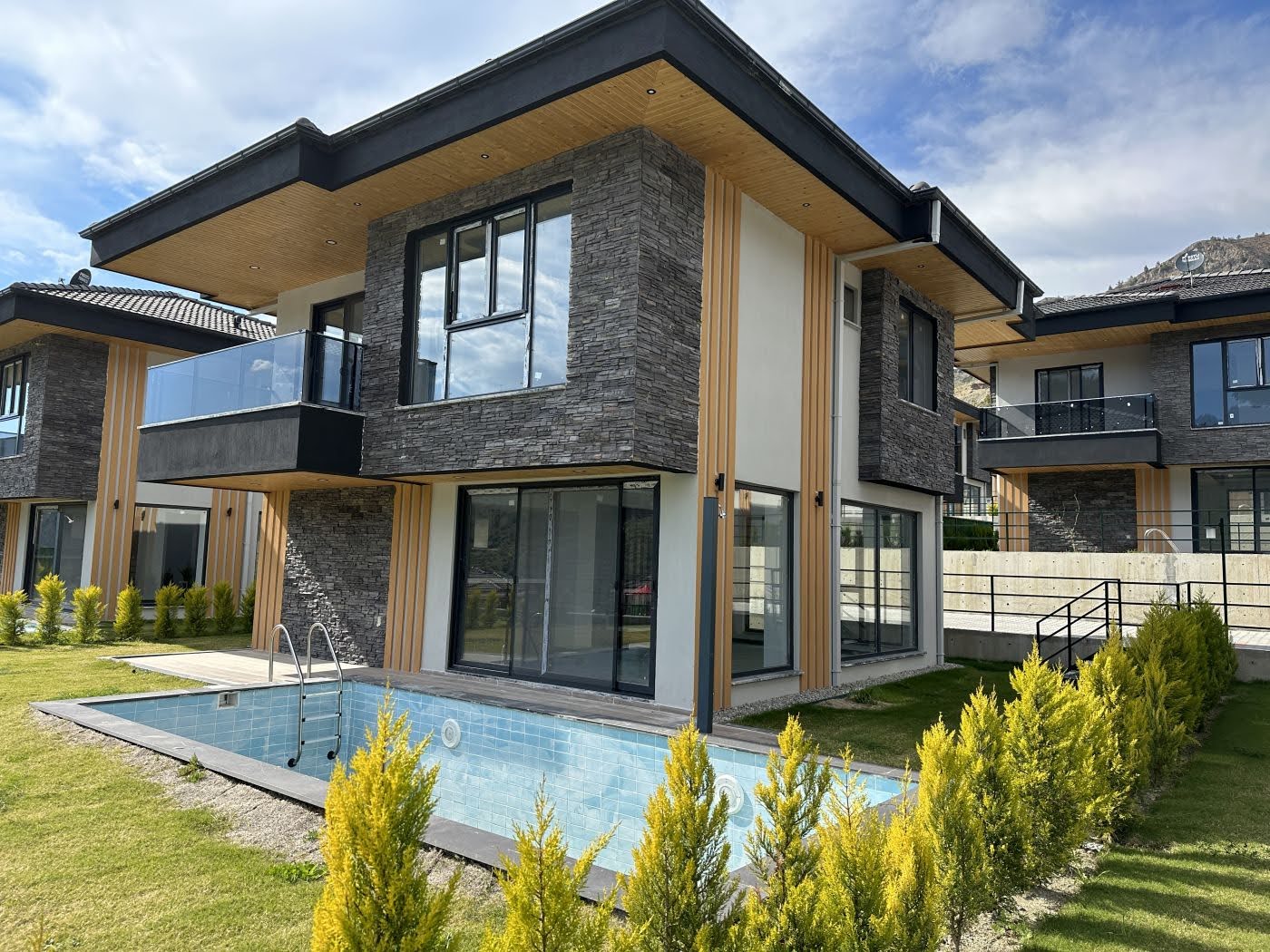 Büyük Havuzlu Sitede Satılık 2+1 Daire Ref.Kodu:7235