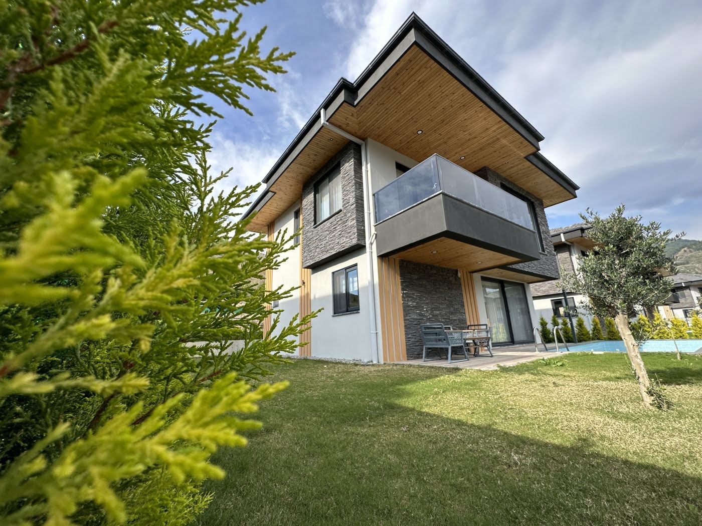 Büyük Havuzlu Sitede Satılık 2+1 Daire Ref.Kodu:7235