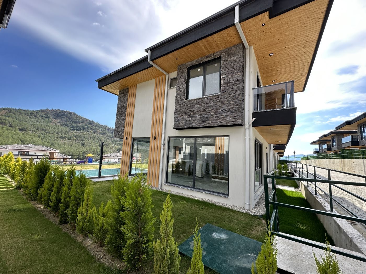 Büyük Havuzlu Sitede Satılık 2+1 Daire Ref.Kodu:7235