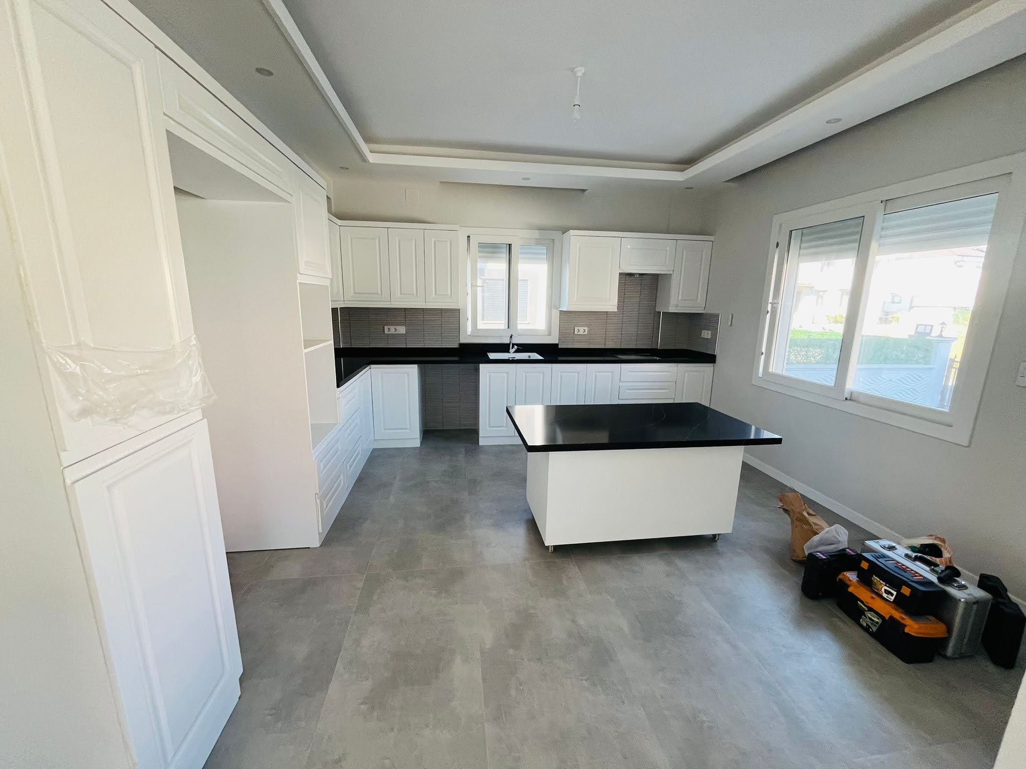 400 m² Arsa İçinde 3+1 Müstakil Villa – Havuzlu, Yeni Yapı, Anahtar Teslim