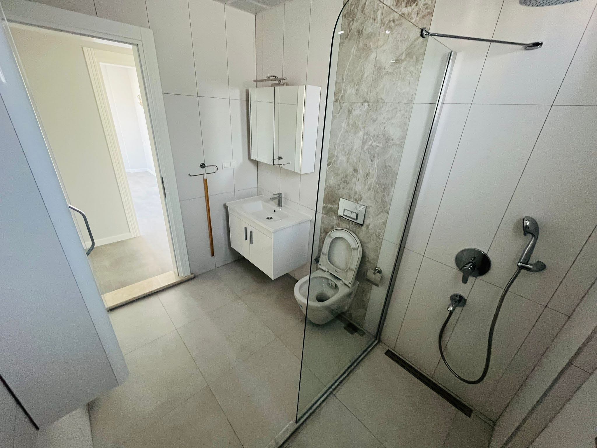 400 m² Arsa İçinde 3+1 Müstakil Villa – Havuzlu, Yeni Yapı, Anahtar Teslim