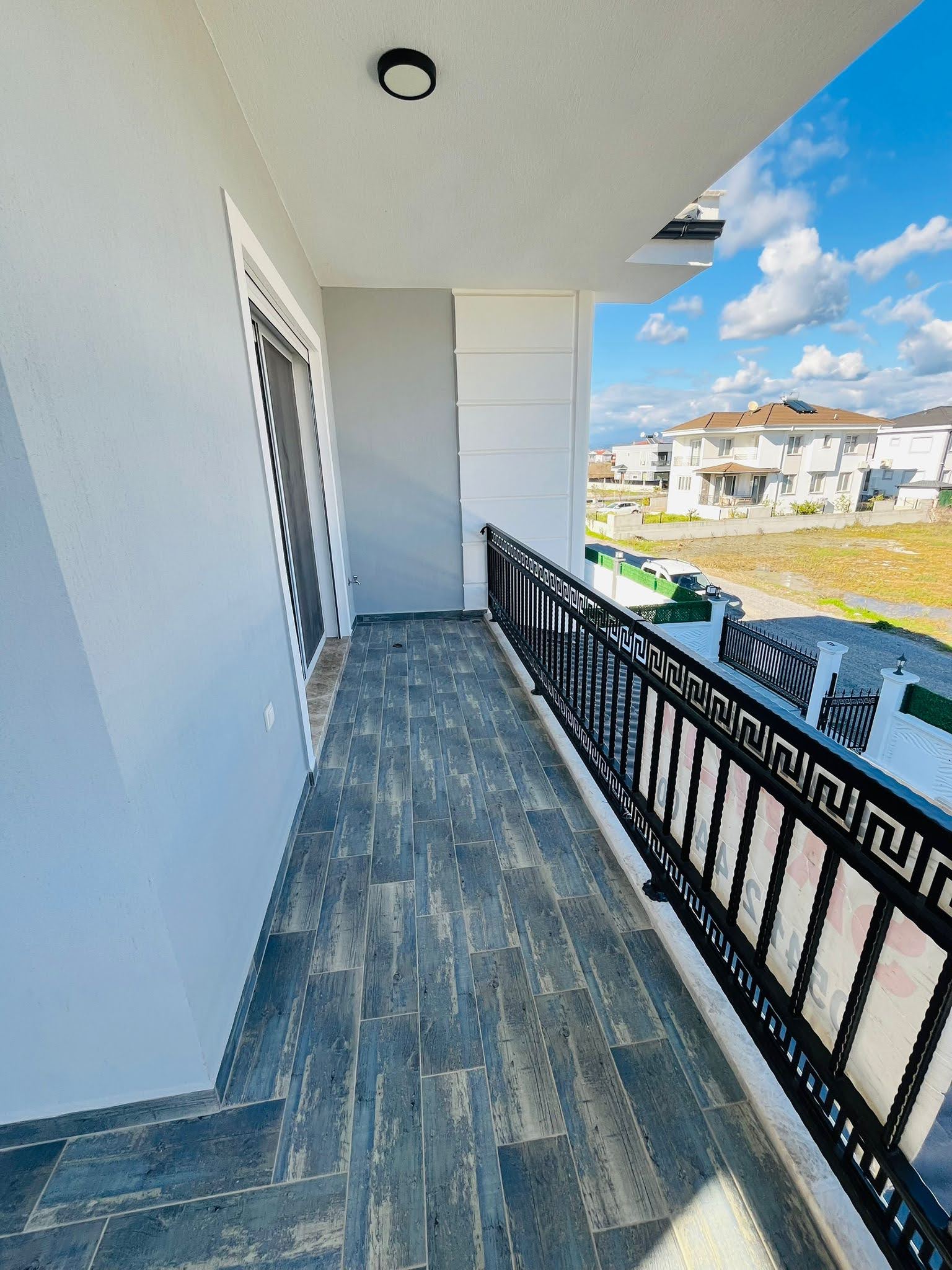 400 m² Arsa İçinde 3+1 Müstakil Villa – Havuzlu, Yeni Yapı, Anahtar Teslim