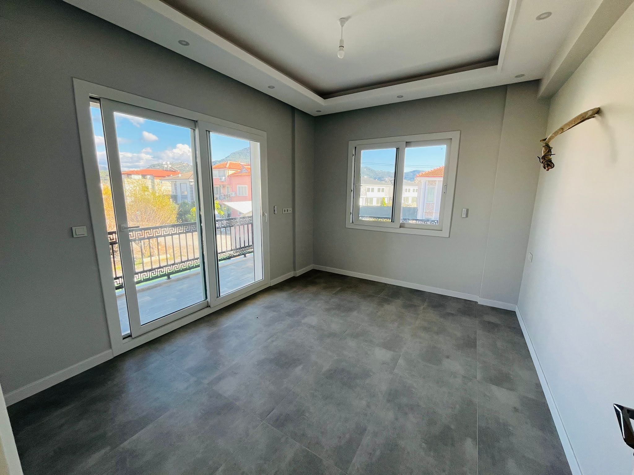 400 m² Arsa İçinde 3+1 Müstakil Villa – Havuzlu, Yeni Yapı, Anahtar Teslim