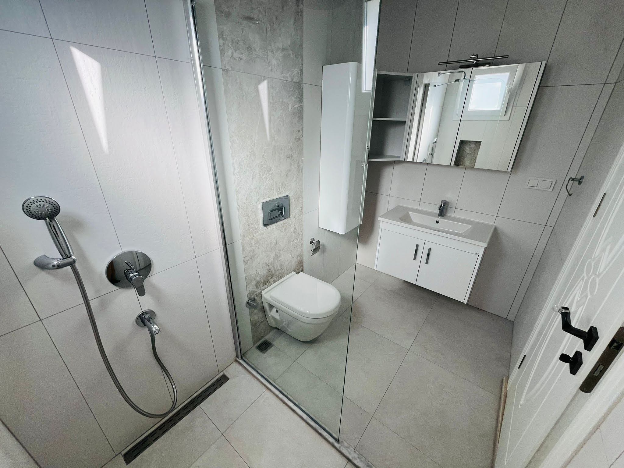 400 m² Arsa İçinde 3+1 Müstakil Villa – Havuzlu, Yeni Yapı, Anahtar Teslim