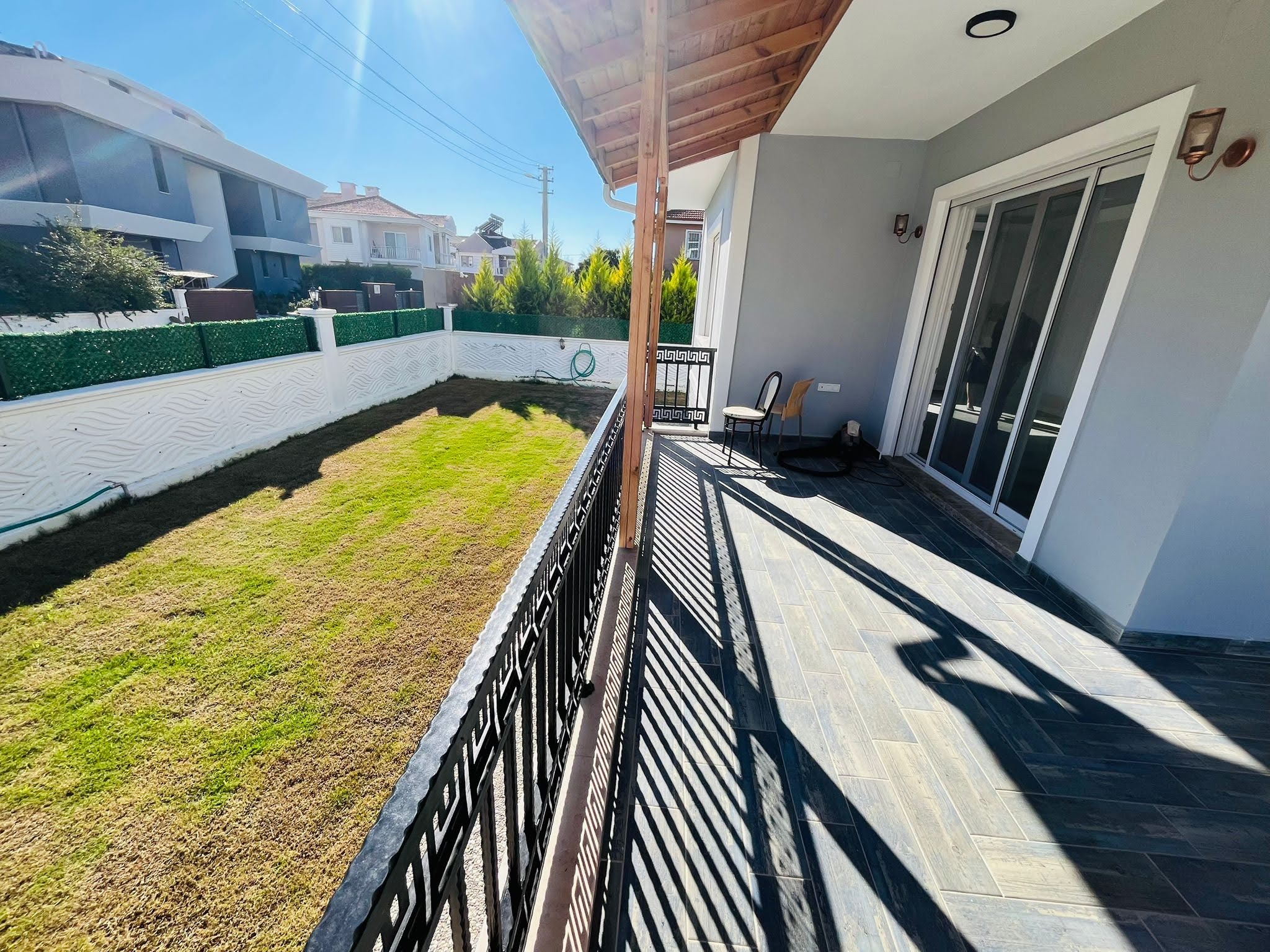 400 m² Arsa İçinde 3+1 Müstakil Villa – Havuzlu, Yeni Yapı, Anahtar Teslim