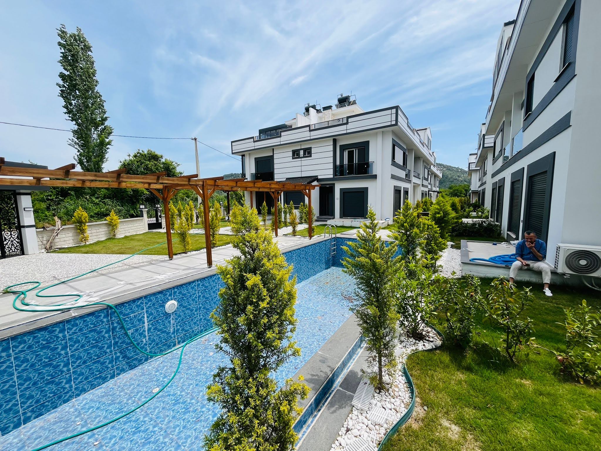 dalaman karaçalıda 3+1havuzlu triplex satılık villa
