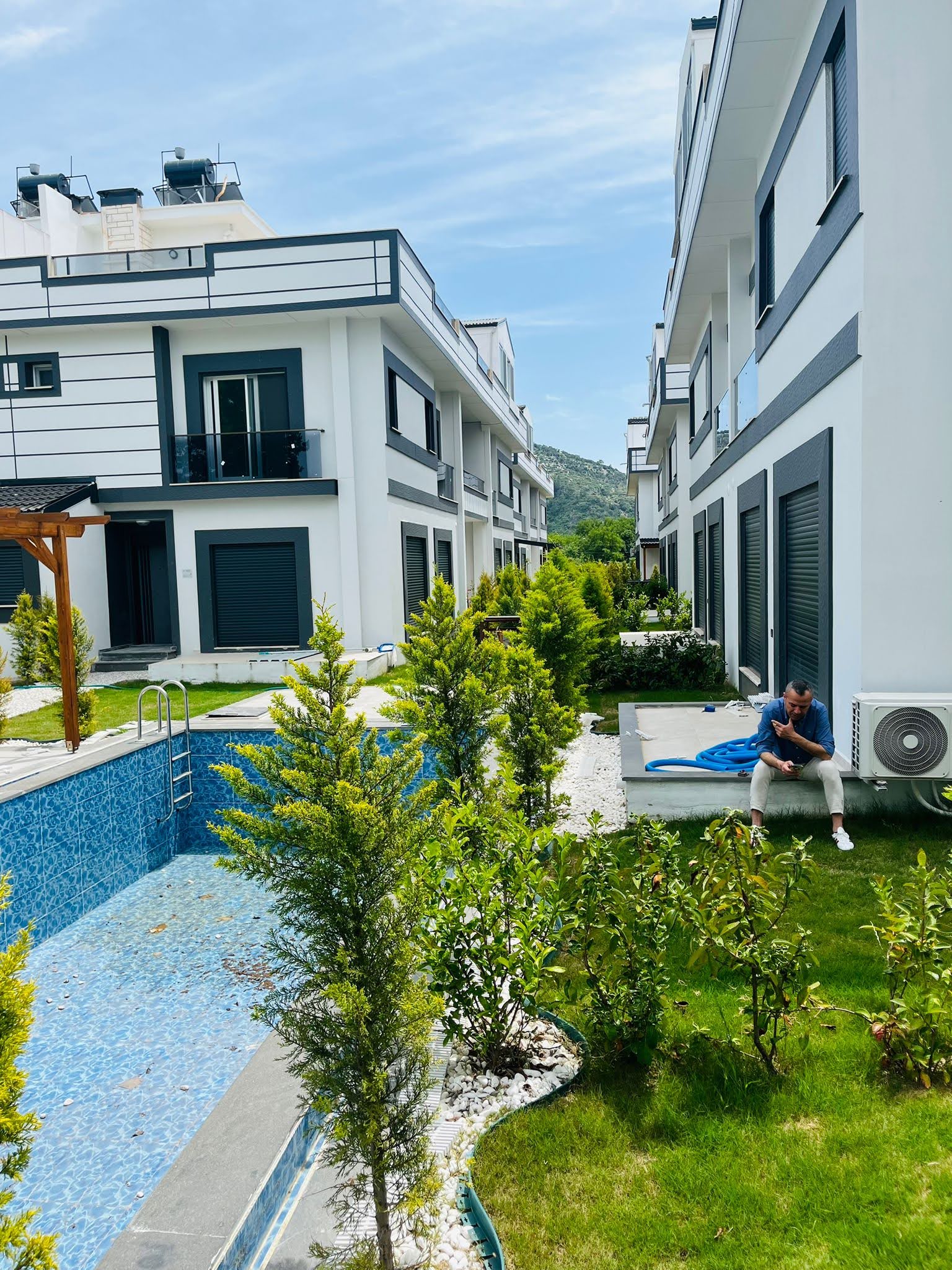 dalaman karaçalıda 3+1havuzlu triplex satılık villa