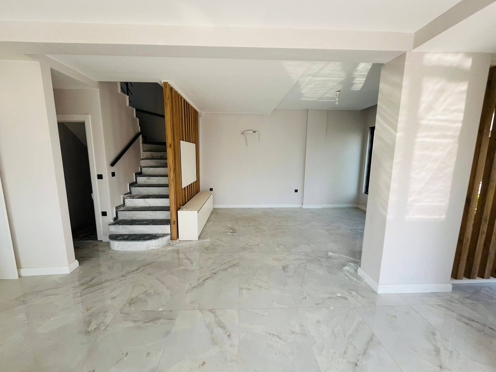 Karaçalı’da Prestijli Sitede Kiralık Villa – 3+1, Bahçeli, Ortak Havuzlu