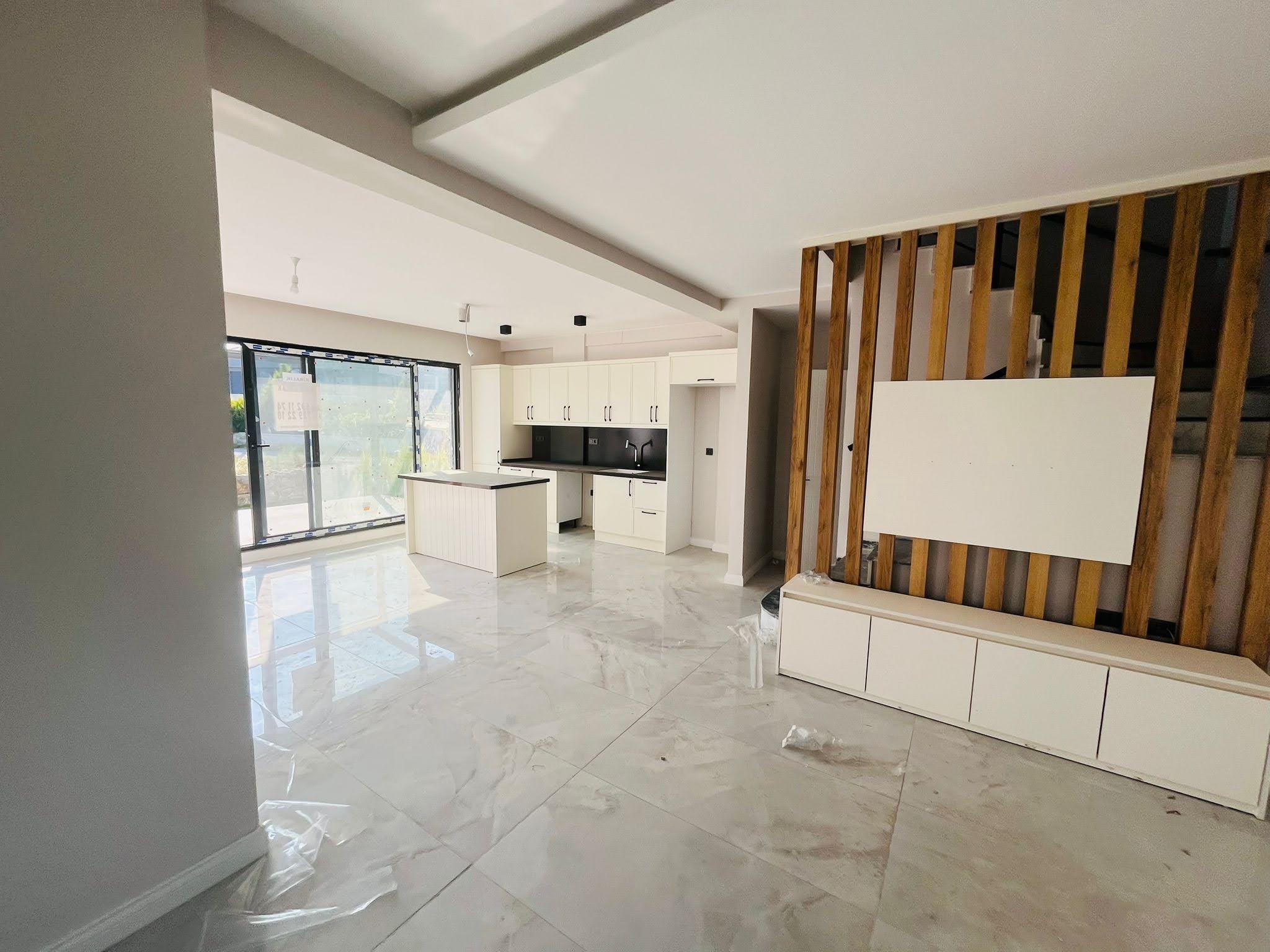 Karaçalı’da Prestijli Sitede Kiralık Villa – 3+1, Bahçeli, Ortak Havuzlu
