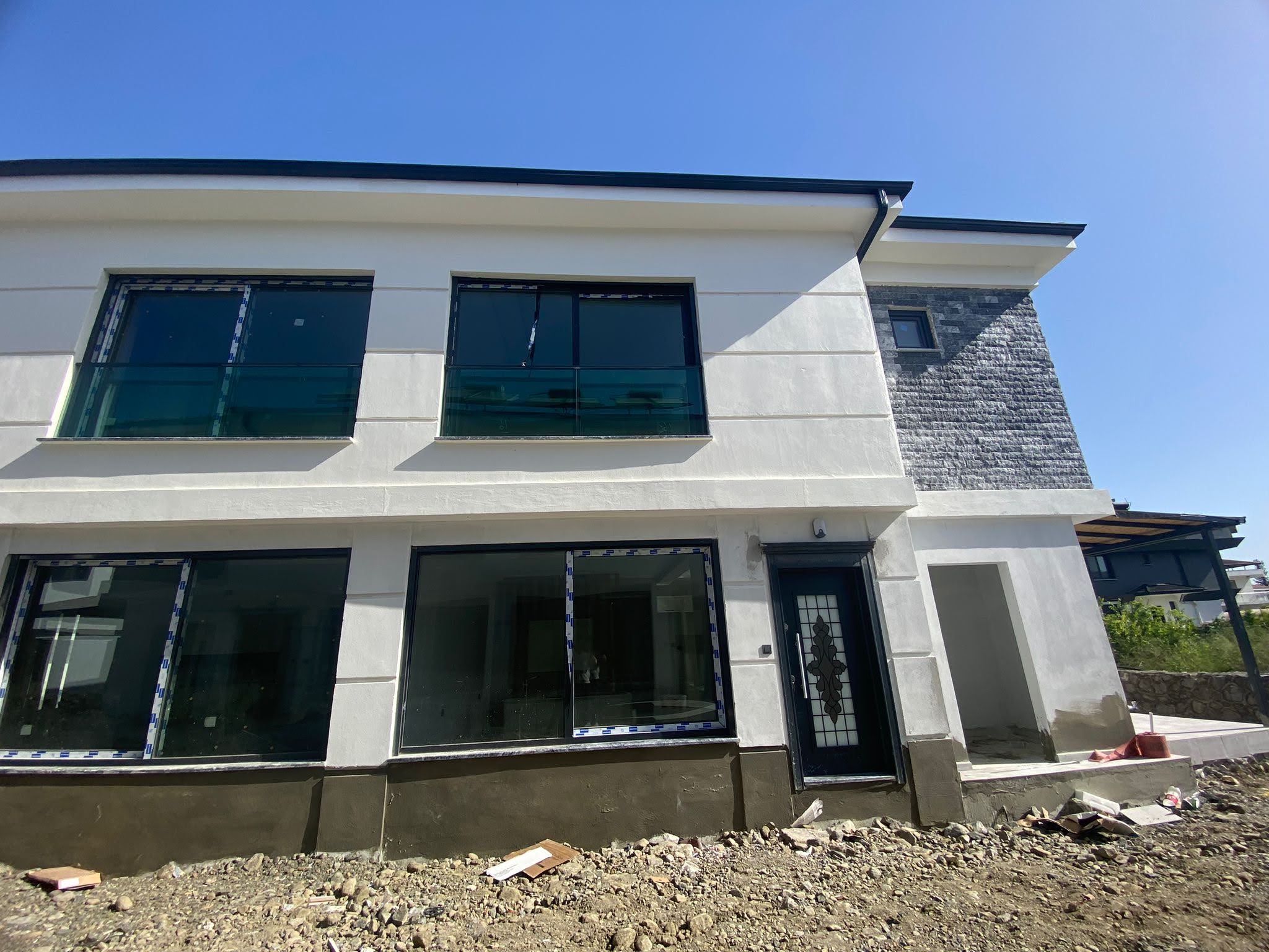 Karaçalı’da Prestijli Sitede Kiralık Villa – 3+1, Bahçeli, Ortak Havuzlu