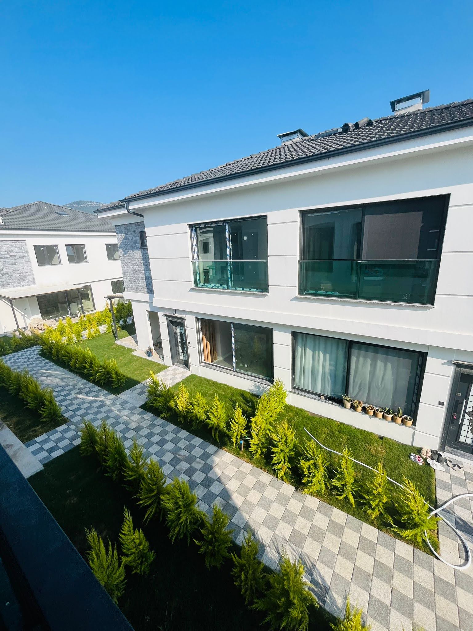 Karaçalı’da Prestijli Sitede Kiralık Villa – 3+1, Bahçeli, Ortak Havuzlu