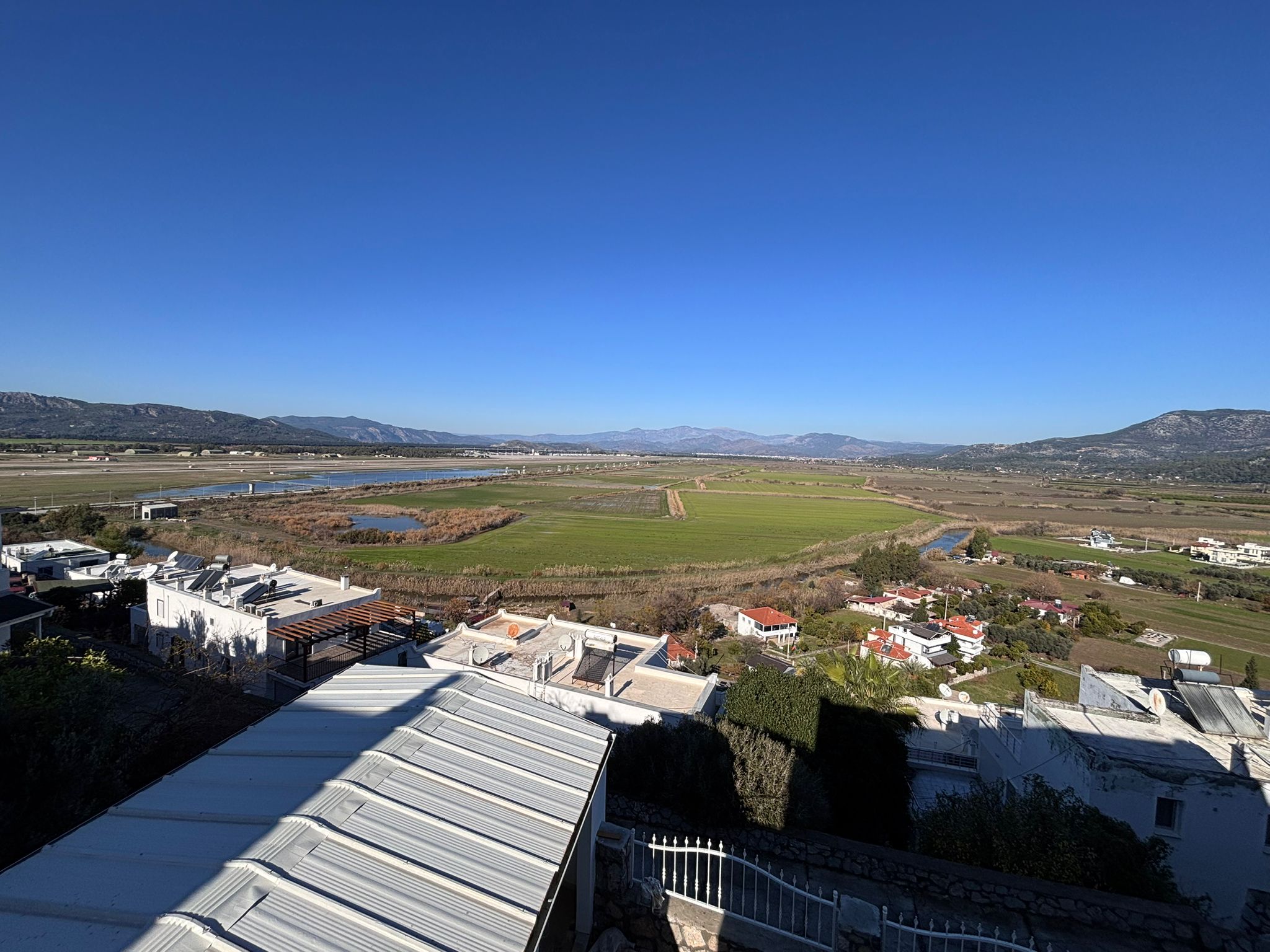 Doğa İle İçİçe 200m2 Satılık Bahçe Elektrik ve Suyu Hazır