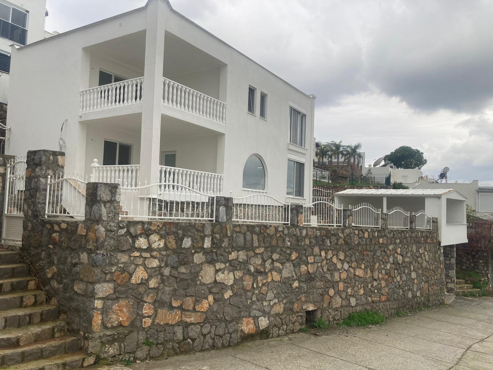 Doğa İle İçİçe 200m2 Satılık Bahçe Elektrik ve Suyu Hazır
