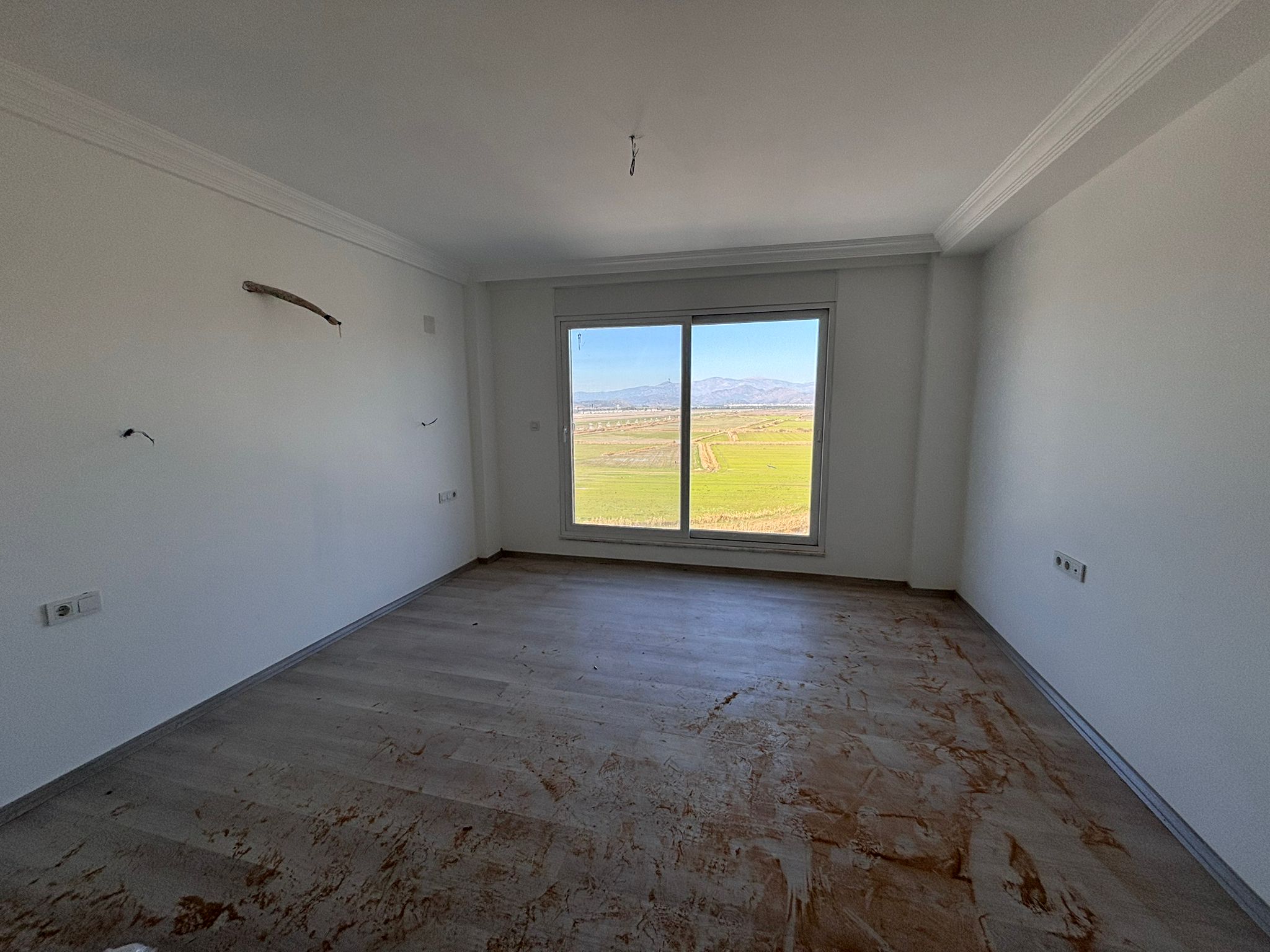 Doğa İle İçİçe 200m2 Satılık Bahçe Elektrik ve Suyu Hazır