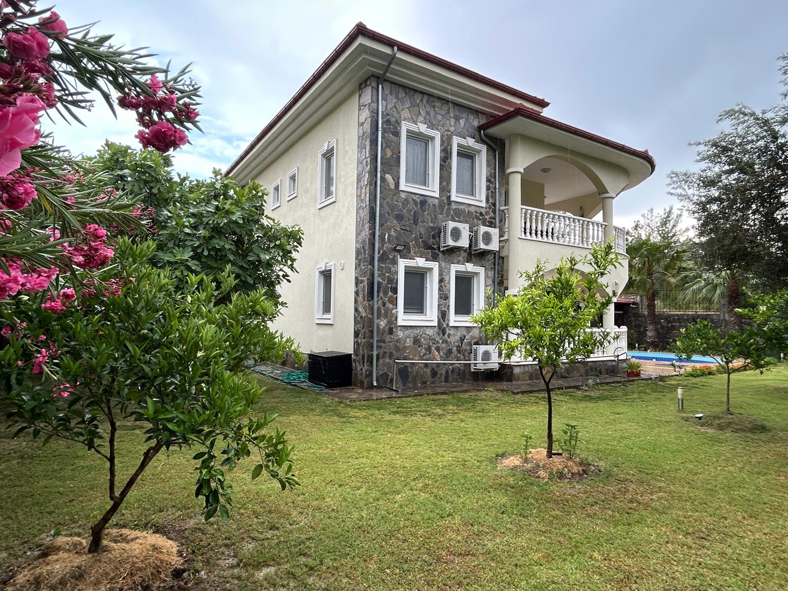 Dalaman Akkaya’da 2 Müstakil Villa – Geniş Arsa, Yatırımlık Fırsat!
