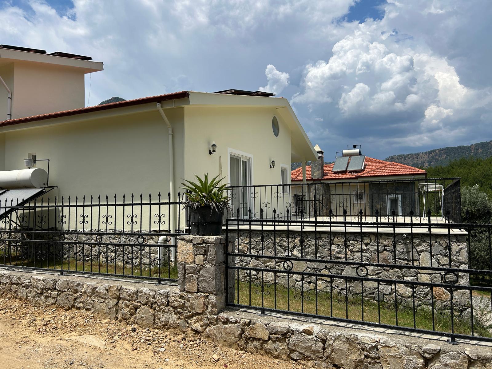Dalaman Akkaya’da 2 Müstakil Villa – Geniş Arsa, Yatırımlık Fırsat!