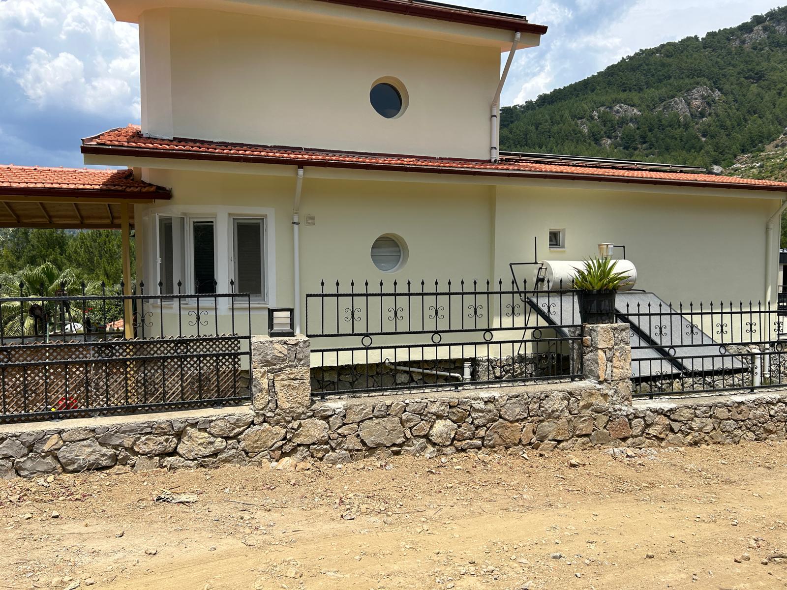 Dalaman Akkaya’da 2 Müstakil Villa – Geniş Arsa, Yatırımlık Fırsat!