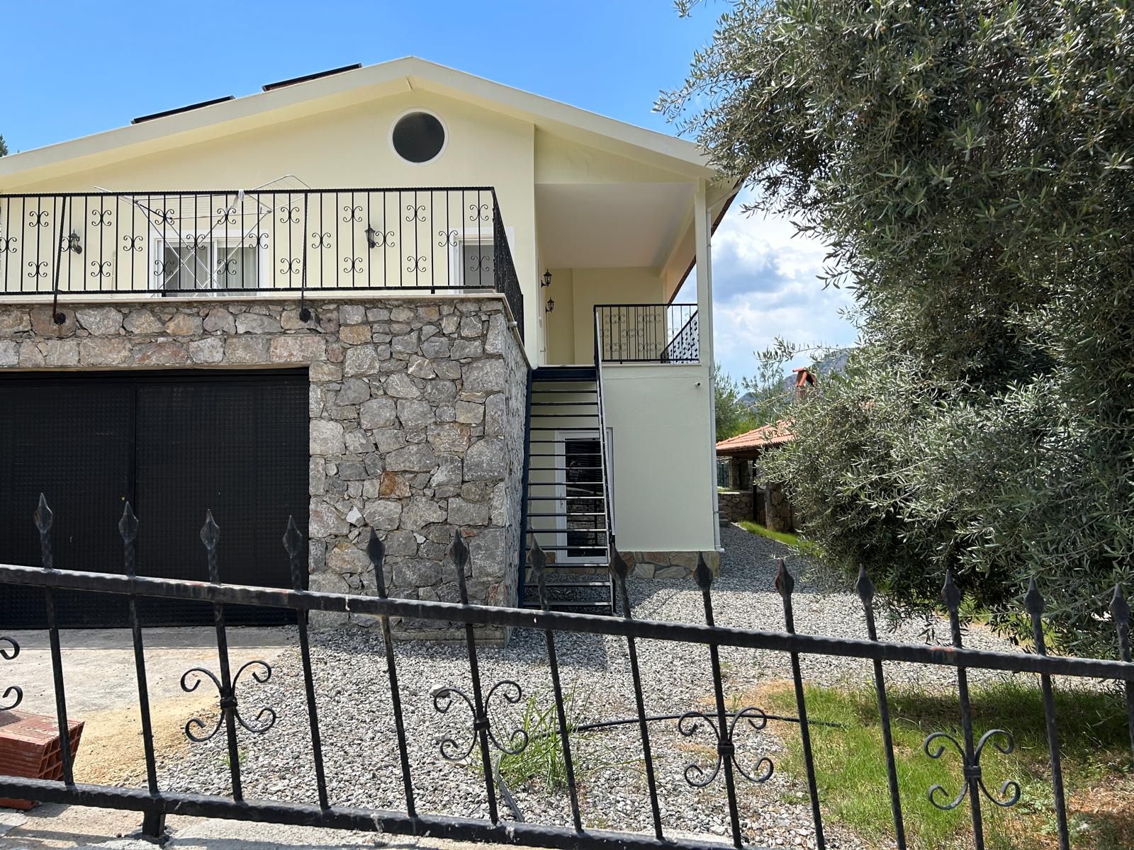 Dalaman Akkaya’da 2 Müstakil Villa – Geniş Arsa, Yatırımlık Fırsat!