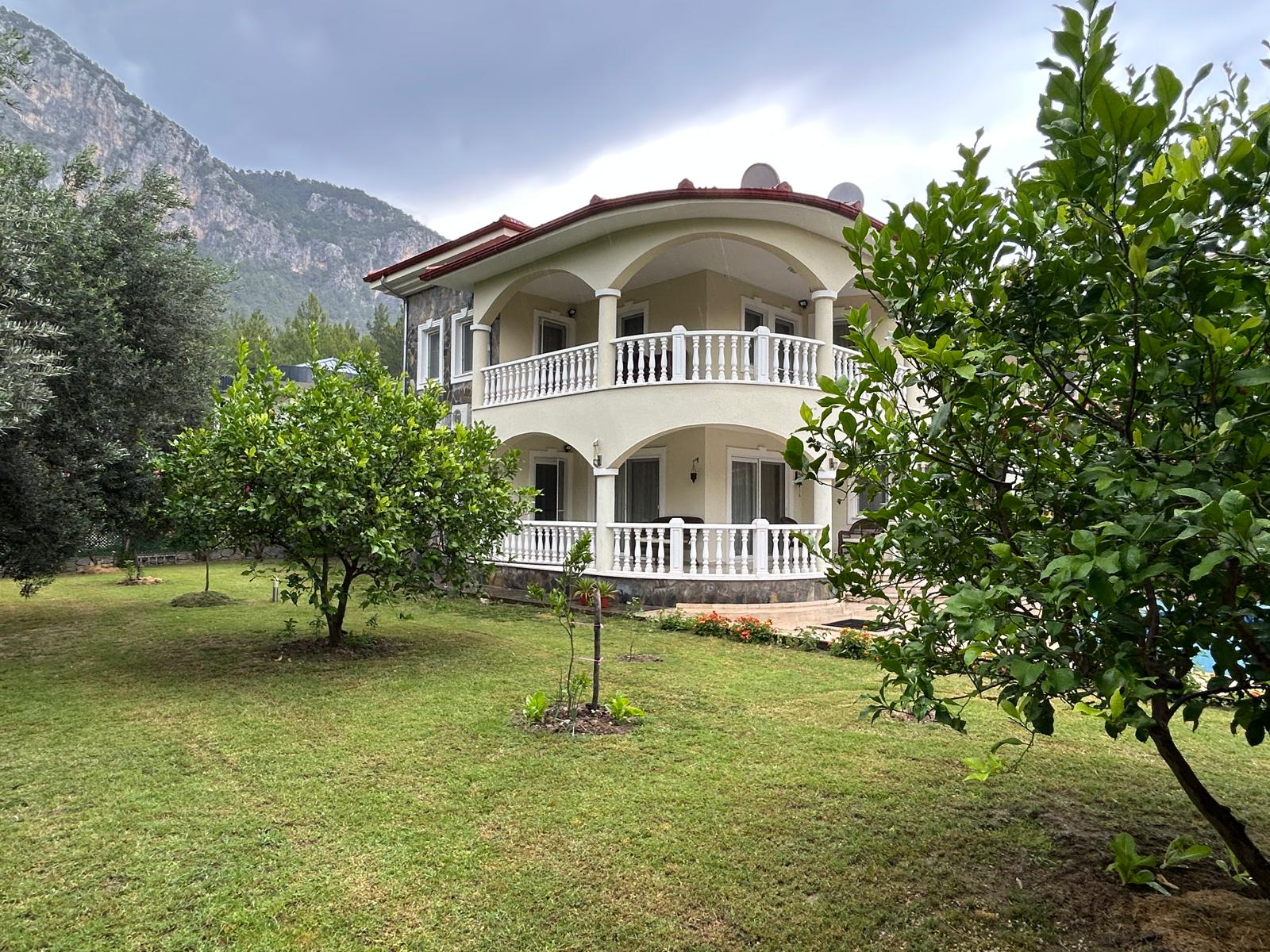 Dalaman Akkaya’da 2 Müstakil Villa – Geniş Arsa, Yatırımlık Fırsat!
