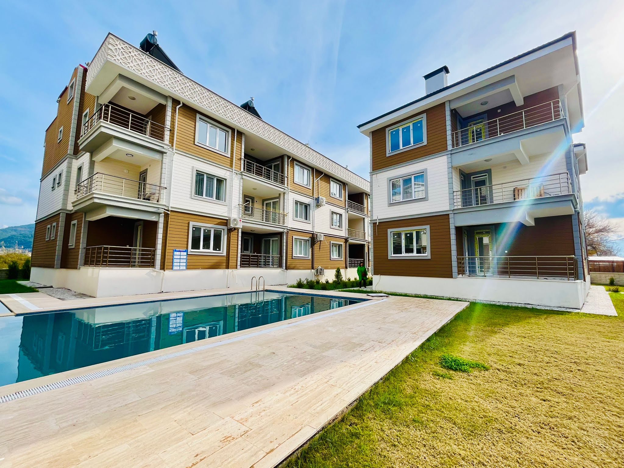 Dalaman'da 3 Bloklu Sitede 2+1 Geniş Daire Ara Kat