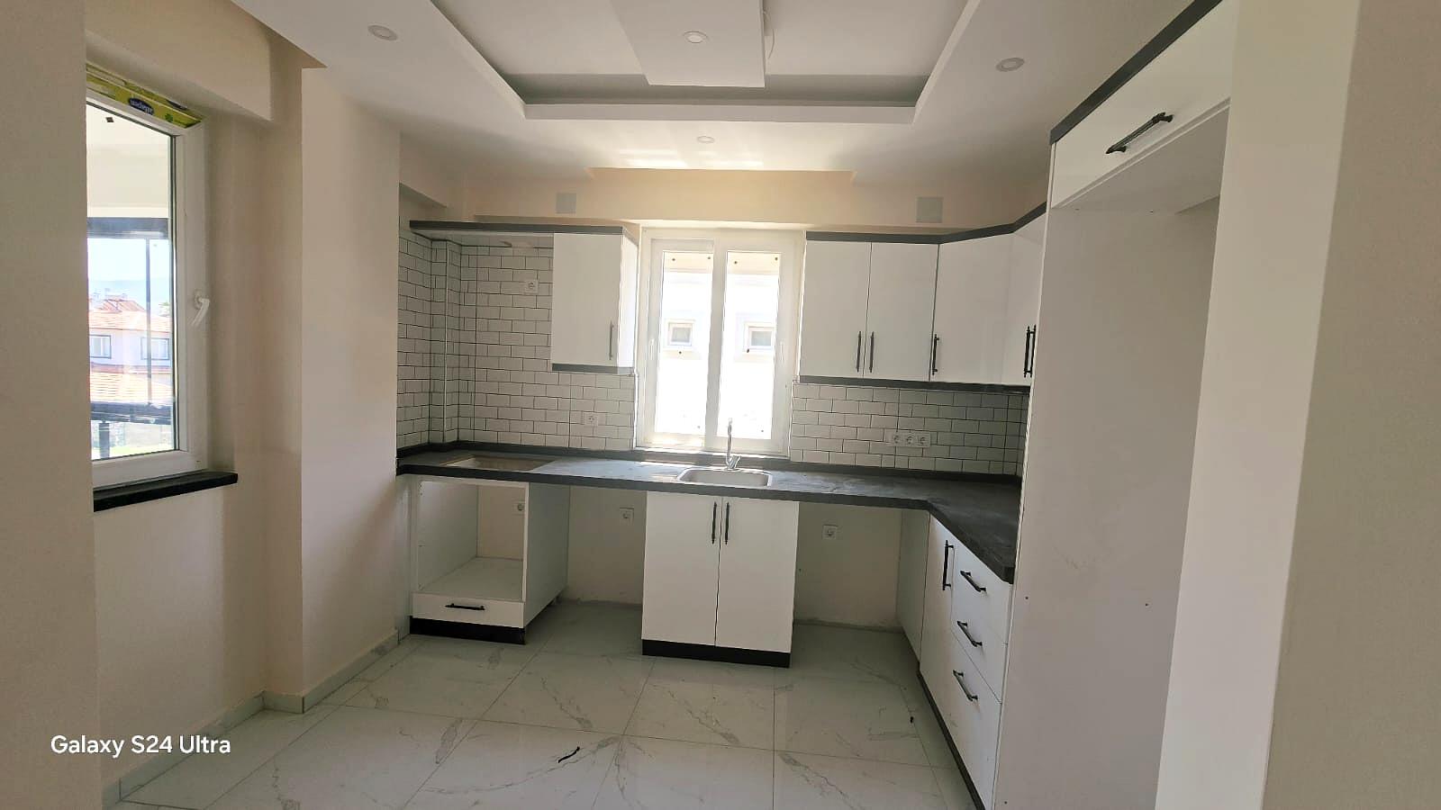 Dalaman'da 3 Bloklu Sitede 2+1 Geniş Daire Ara Kat