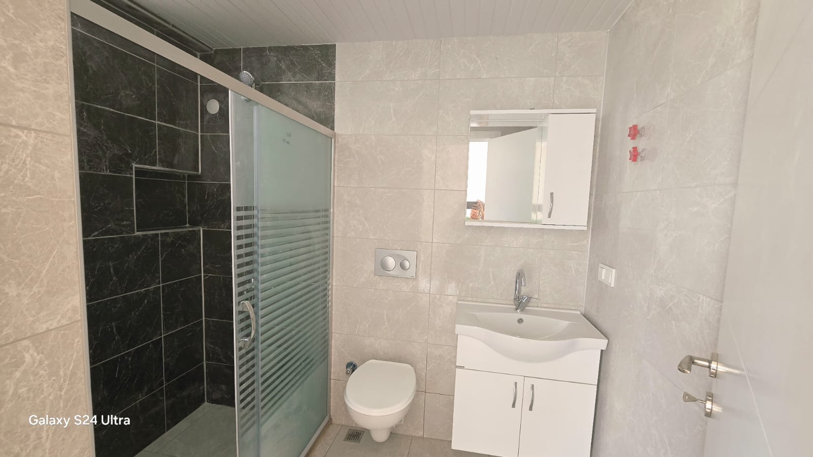 Dalaman'da 3 Bloklu Sitede 2+1 Geniş Daire Ara Kat