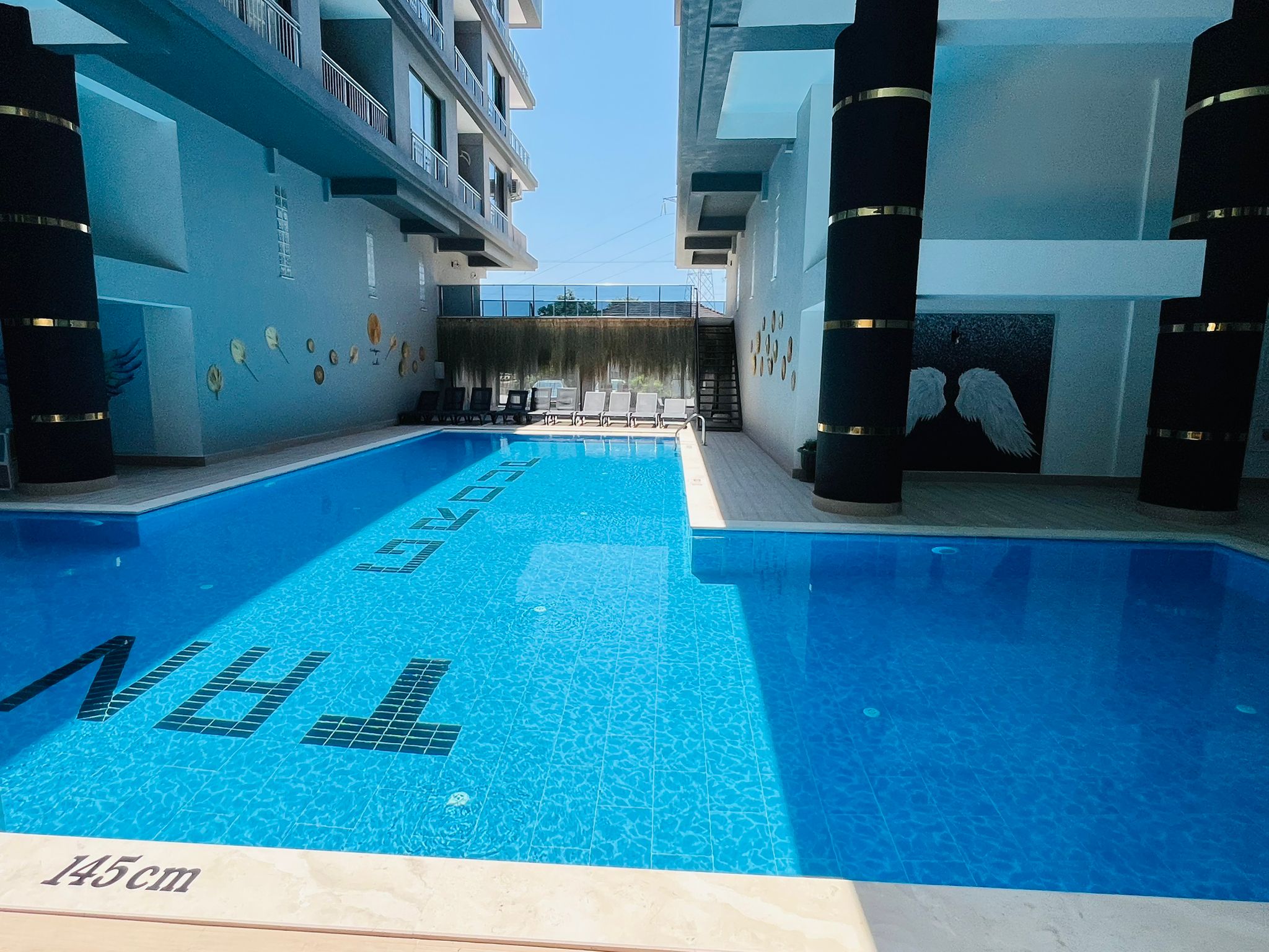 Cesur Emlak'tan Havuzlu Eşyalı Satılık 1+1 Daire Ref.Kodu:7241