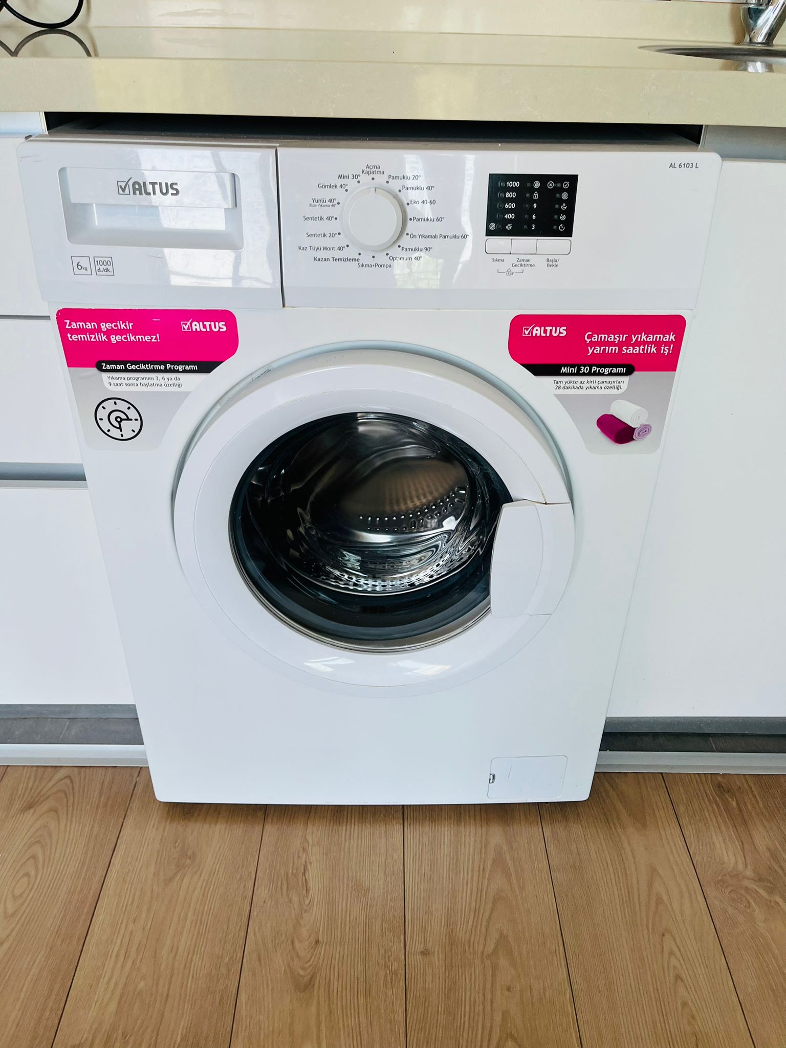 Cesur Emlak'tan Havuzlu Eşyalı Satılık 1+1 Daire Ref.Kodu:7241
