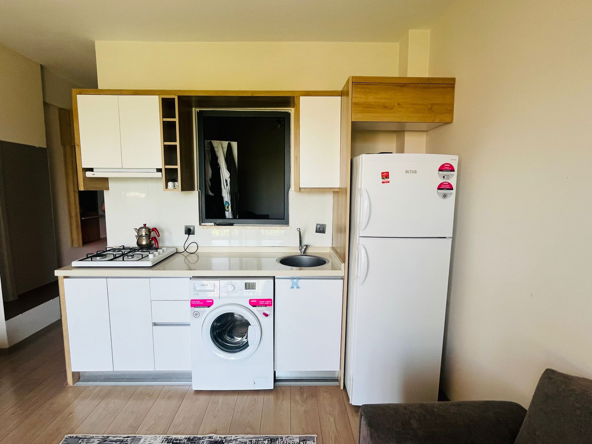 Cesur Emlak'tan Havuzlu Eşyalı Satılık 1+1 Daire Ref.Kodu:7241