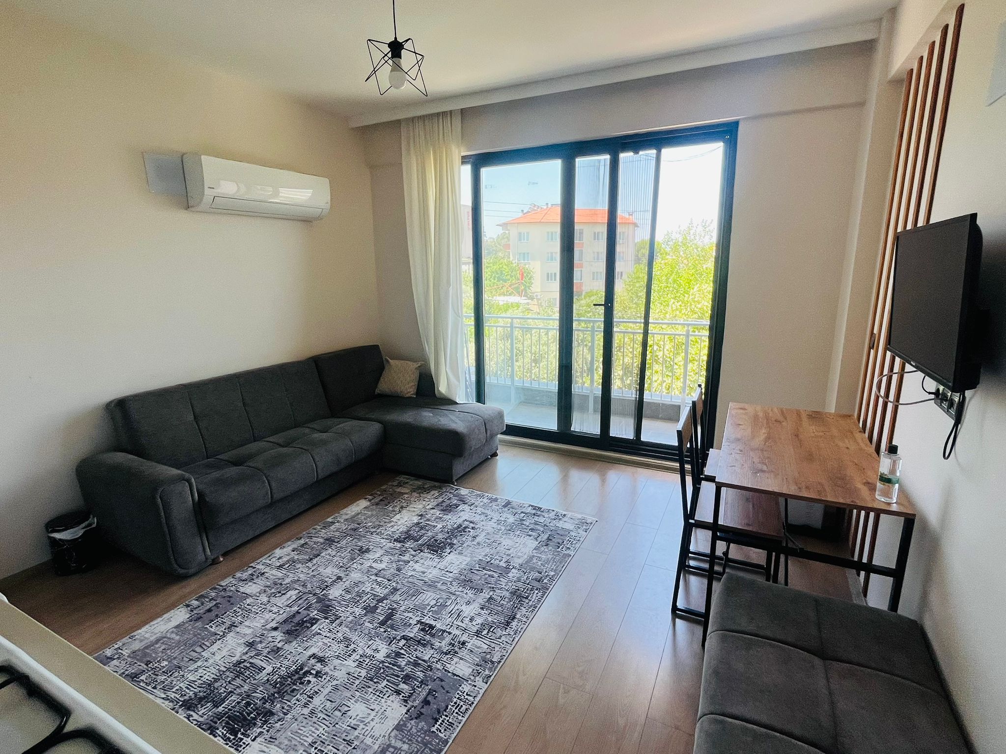 Cesur Emlak'tan Havuzlu Eşyalı Satılık 1+1 Daire Ref.Kodu:7241