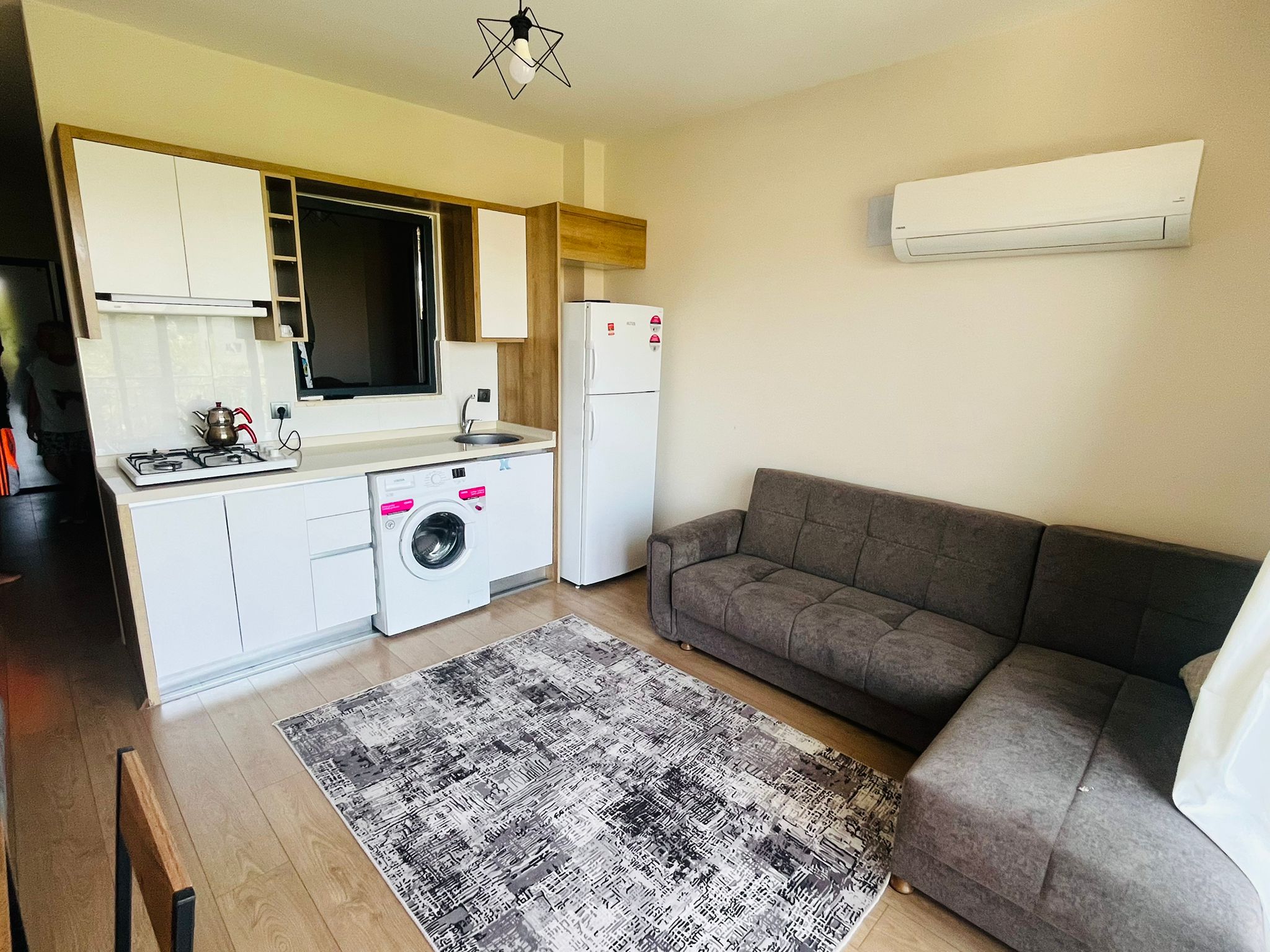 Cesur Emlak'tan Havuzlu Eşyalı Satılık 1+1 Daire Ref.Kodu:7241