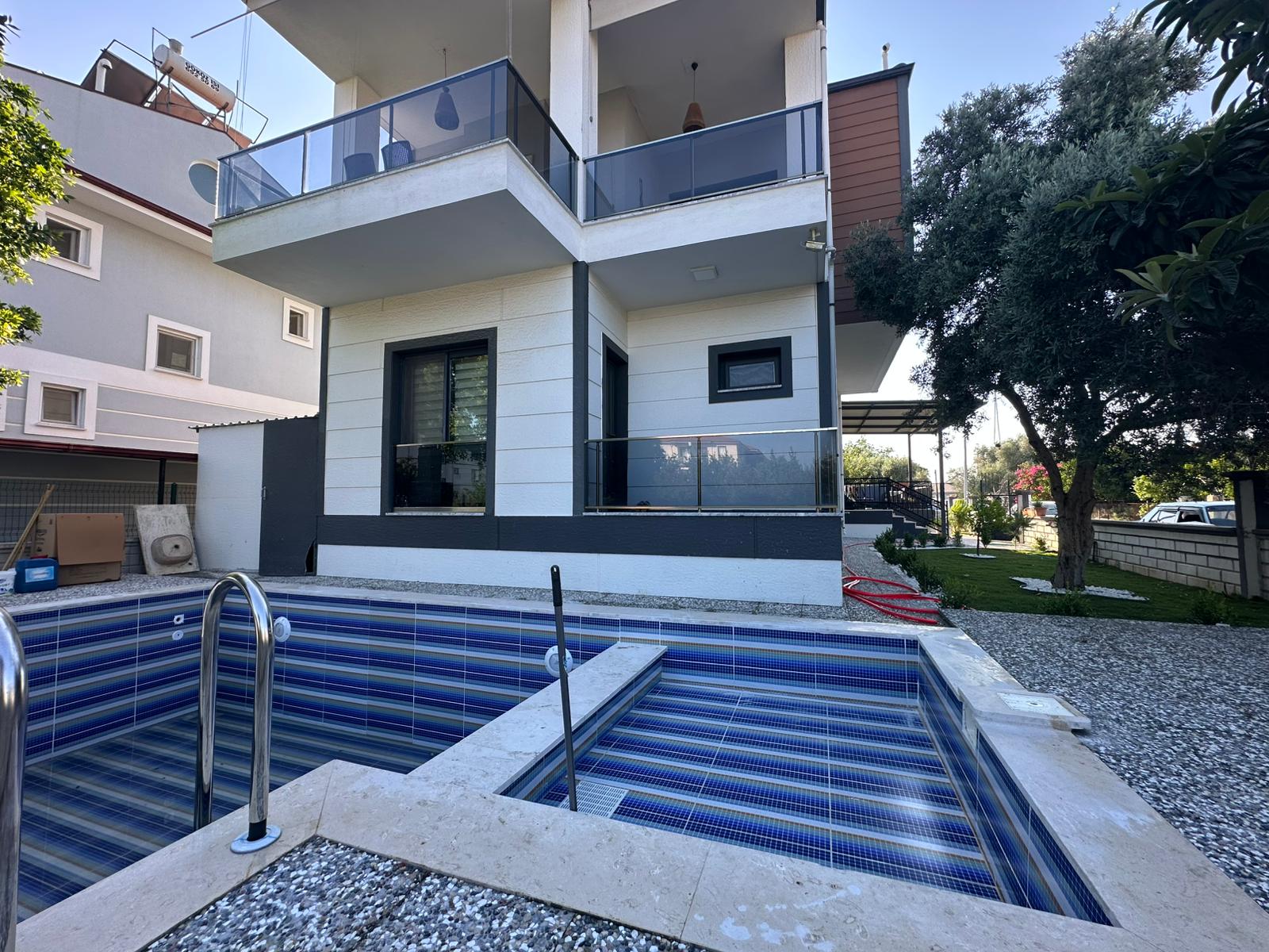 400 m² Arsa Üzerinde 280 m² Kullanımlı Havuzlu Lüks Villa – Dalaman